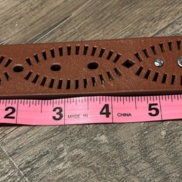 Catchfly Genuine Leather,hammered stud,laser cutout,removable pewter tone buckle - Picture 10 of 11